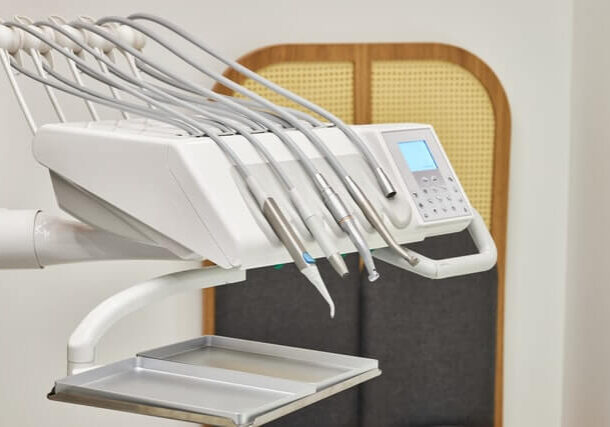 white-and-grey-ip-desk